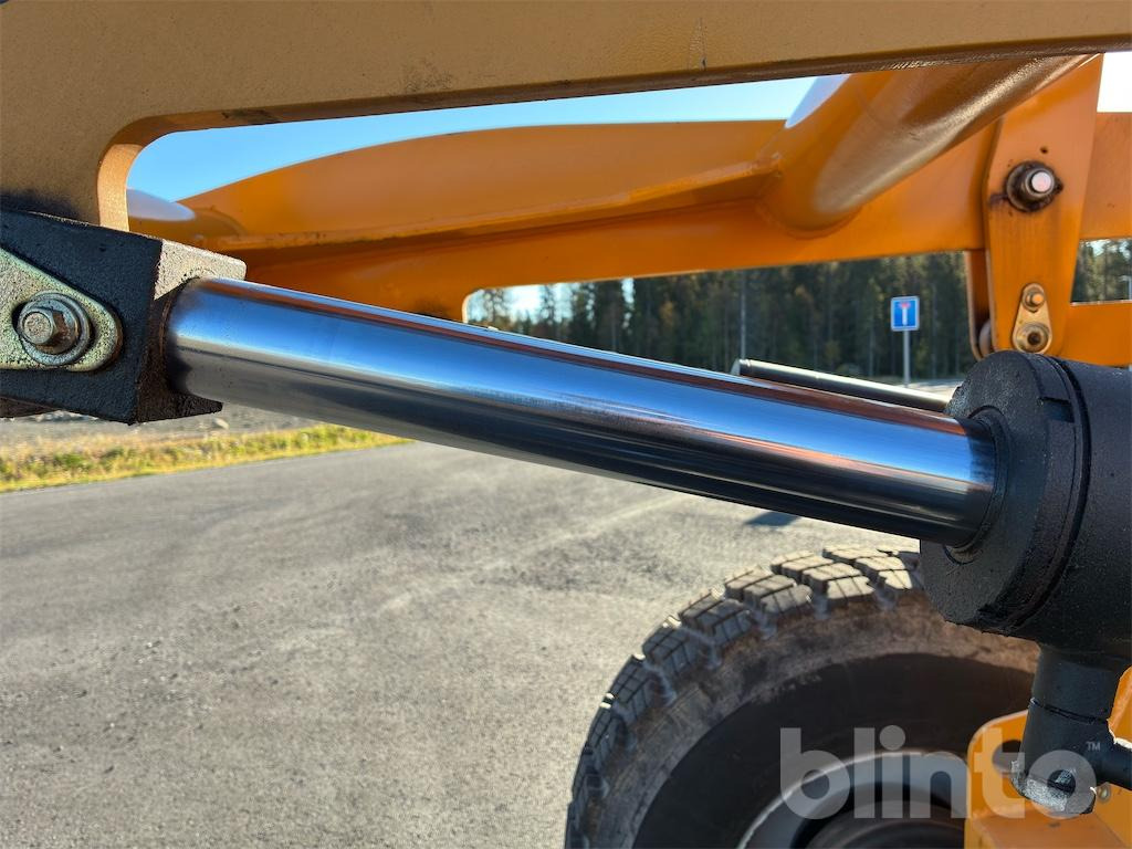 Wiellader Swekip 2050 inklusive långgafflar och planeringsskopa