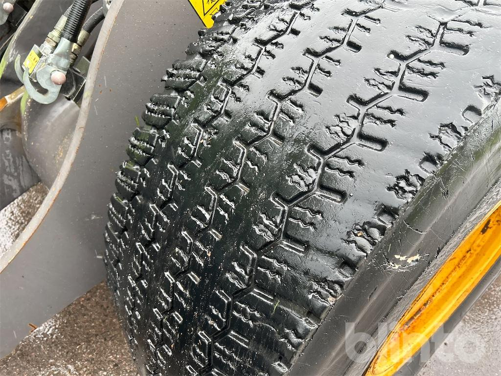 Wiellader VOLVO L70D Med Redskap