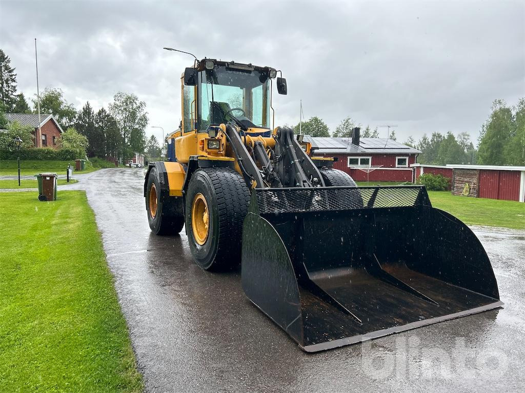 Wiellader VOLVO L70D Med Redskap