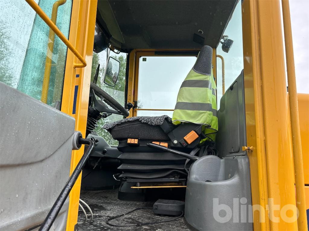 Wiellader VOLVO L70D Med Redskap