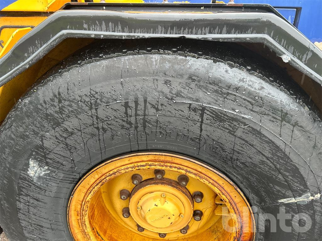 Wiellader VOLVO L70D Med Redskap