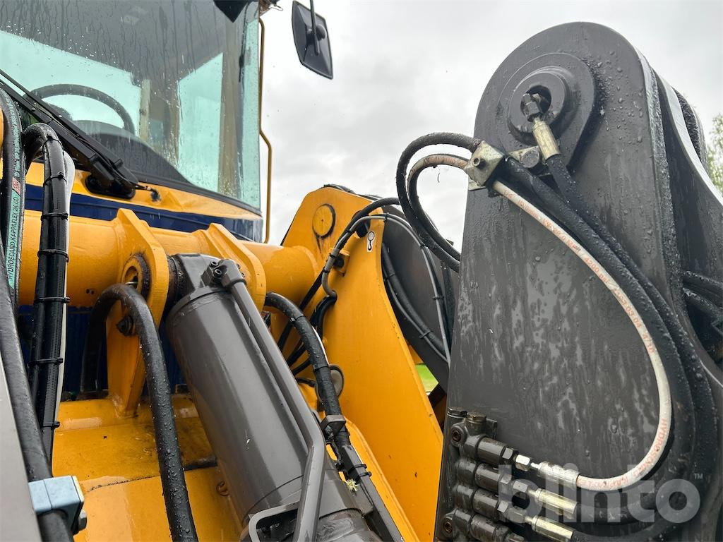 Wiellader VOLVO L70D Med Redskap
