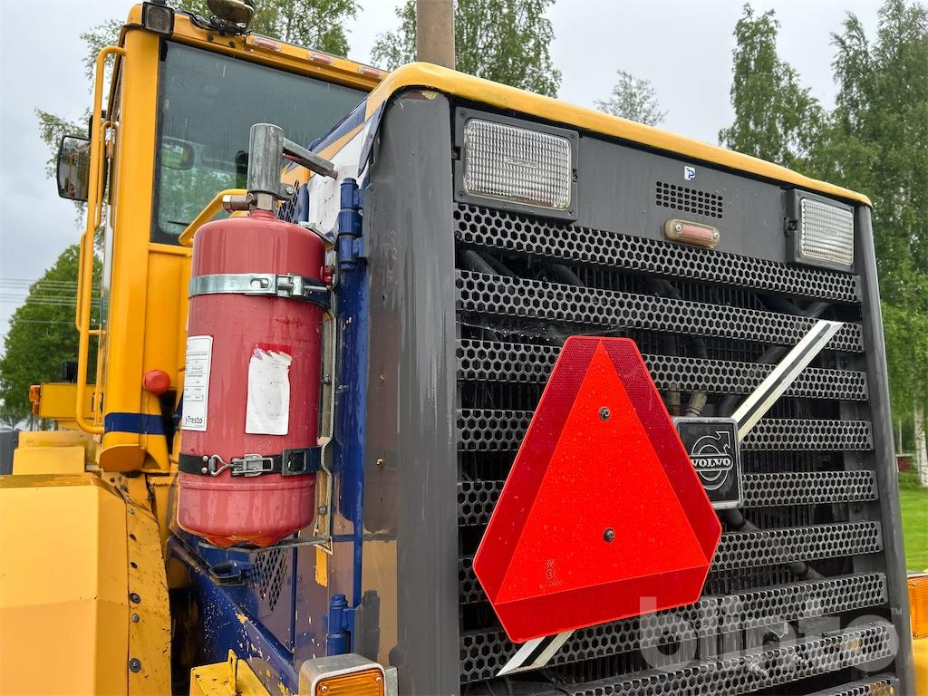 Wiellader VOLVO L70D Med Redskap
