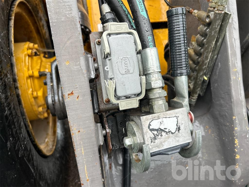 Wiellader VOLVO L70D Med Redskap