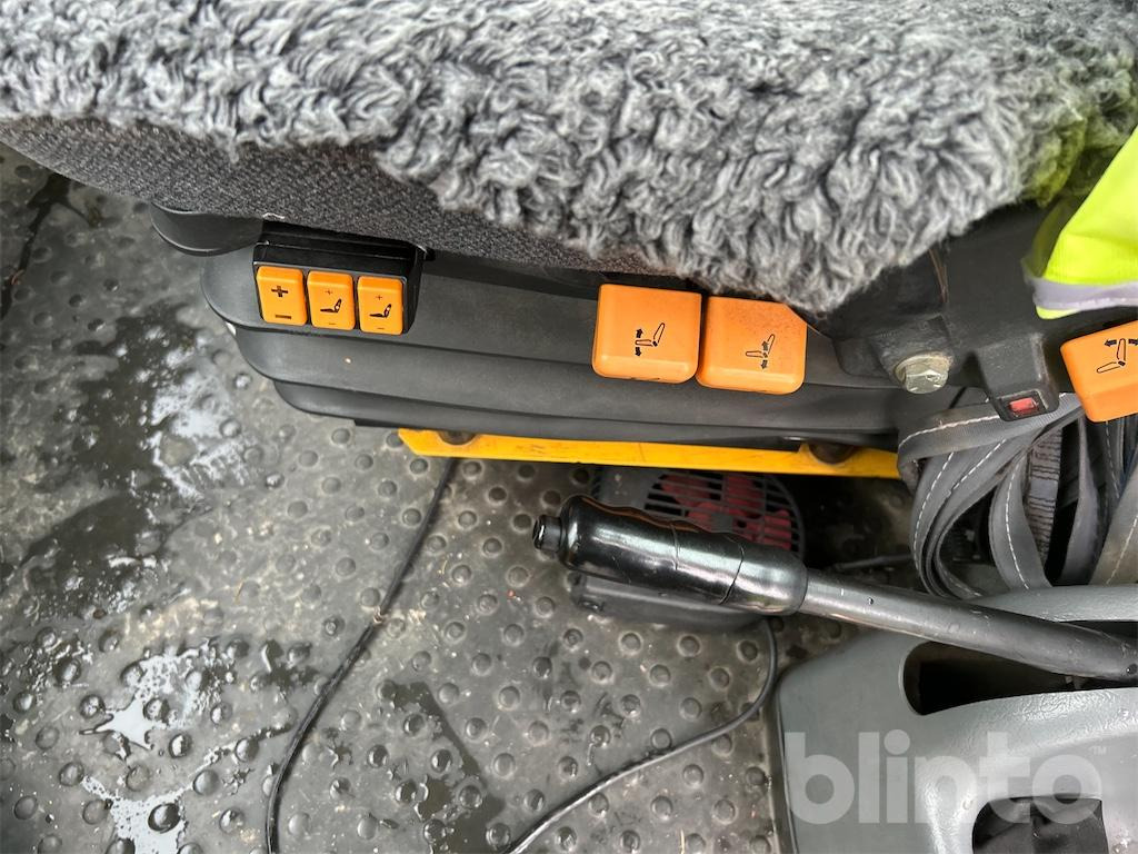 Wiellader VOLVO L70D Med Redskap