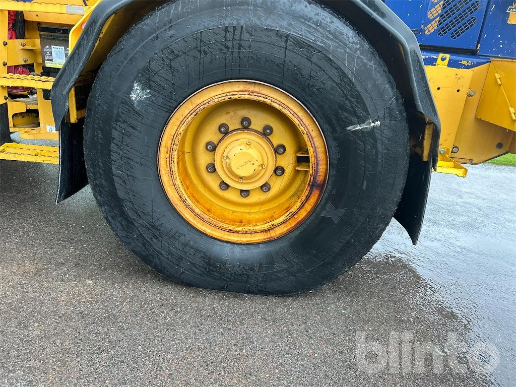 Wiellader VOLVO L70D Med Redskap