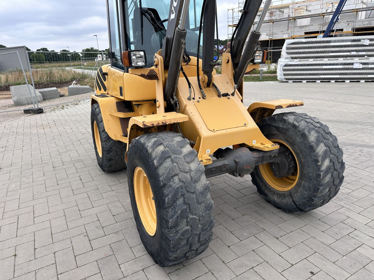 Wiellader VOLVO L 30 B PRO 3er Kreis Klappschaufel+Palettengabel