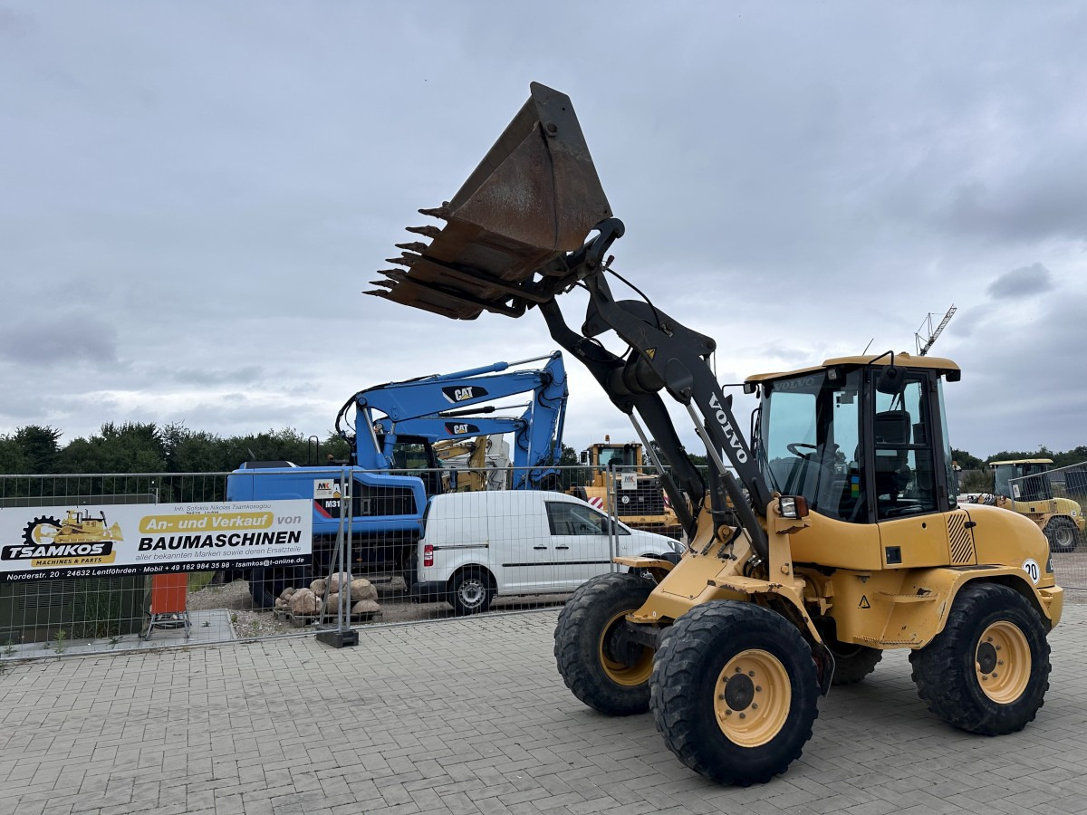 Wiellader VOLVO L 30 B PRO 3er Kreis Klappschaufel+Palettengabel