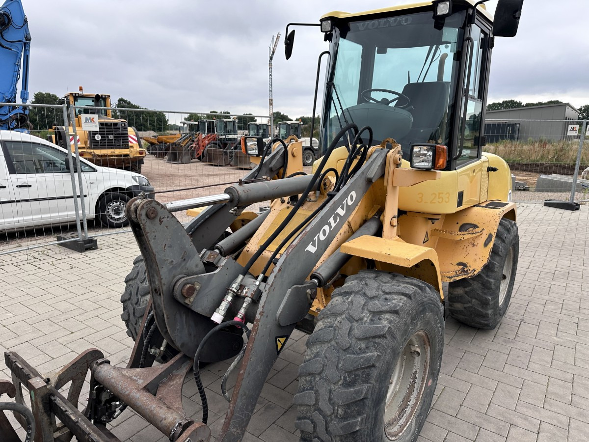 Wiellader VOLVO L 30 B PRO 3er Kreis Klappschaufel+Palettengabel
