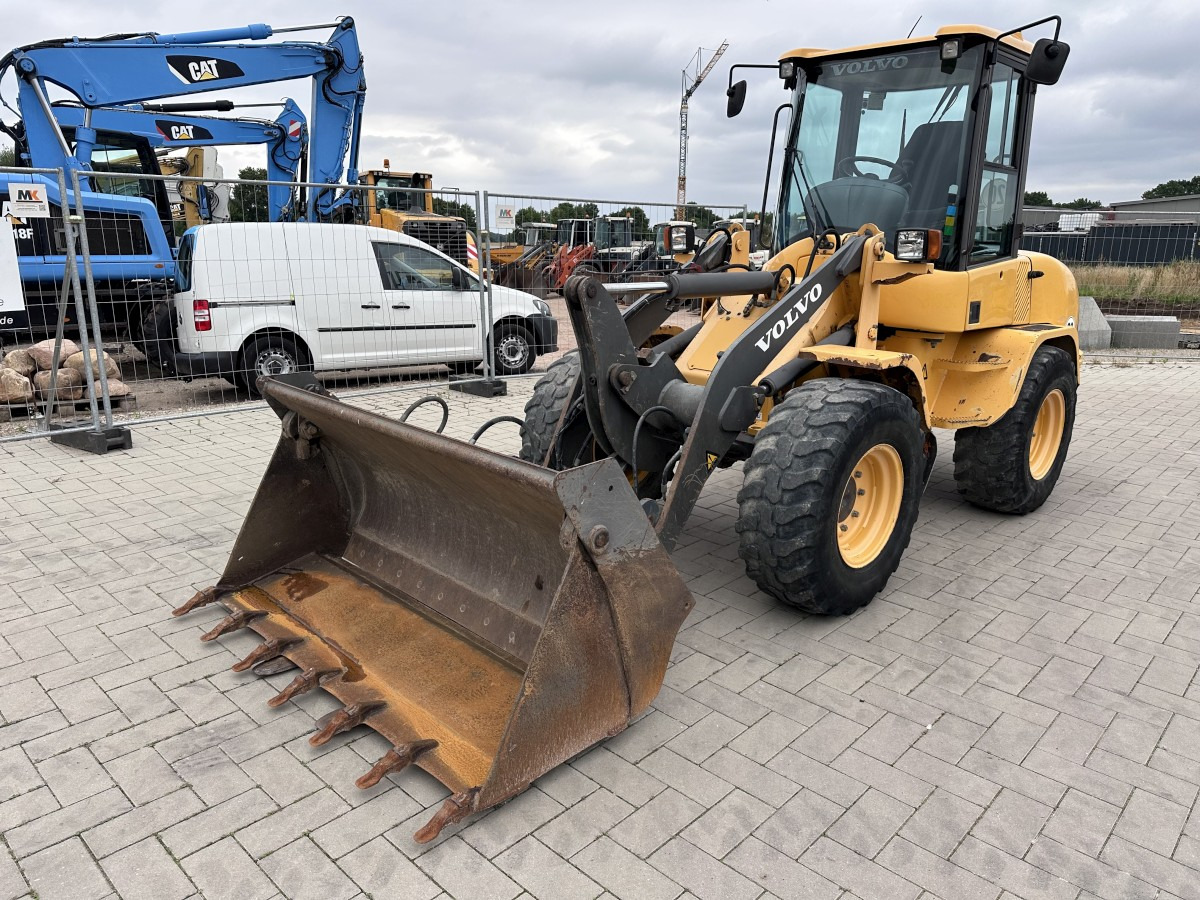 Wiellader VOLVO L 30 B PRO 3er Kreis Klappschaufel+Palettengabel