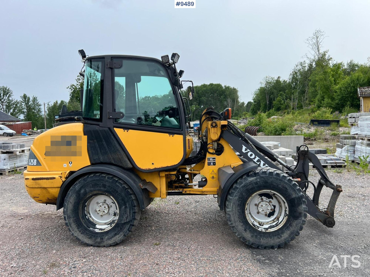 Wiellader Volvo L25 B with tools (VIDEO)