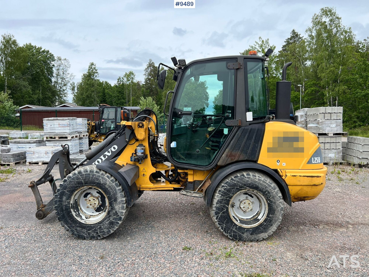 Wiellader Volvo L25 B with tools (VIDEO)