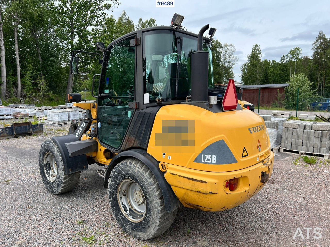 Wiellader Volvo L25 B with tools (VIDEO)