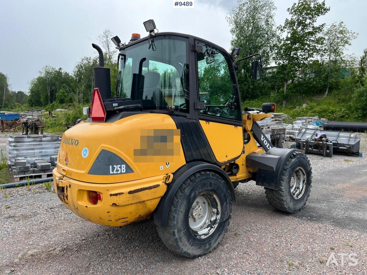Wiellader Volvo L25 B with tools (VIDEO)