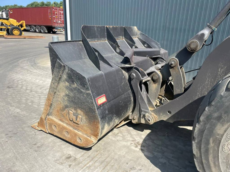 Wiellader Volvo L90F - 3rd valve