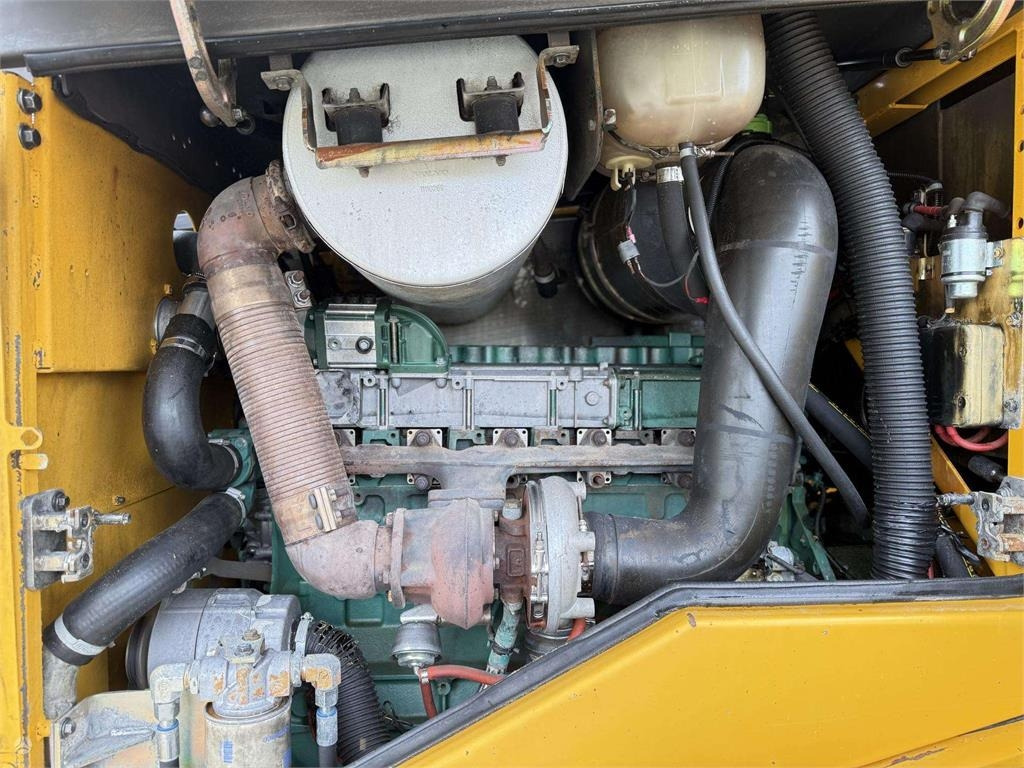 Wiellader Volvo L 120 F , 4rd line , coupler