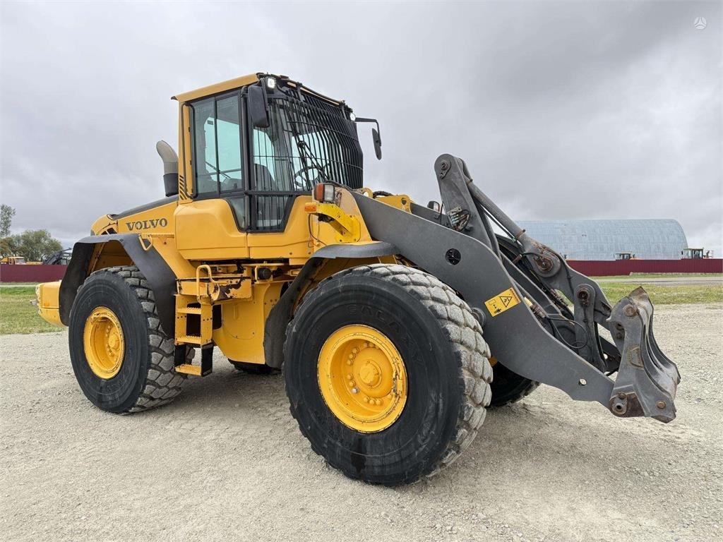 Wiellader Volvo L 120 F , 4rd line , coupler