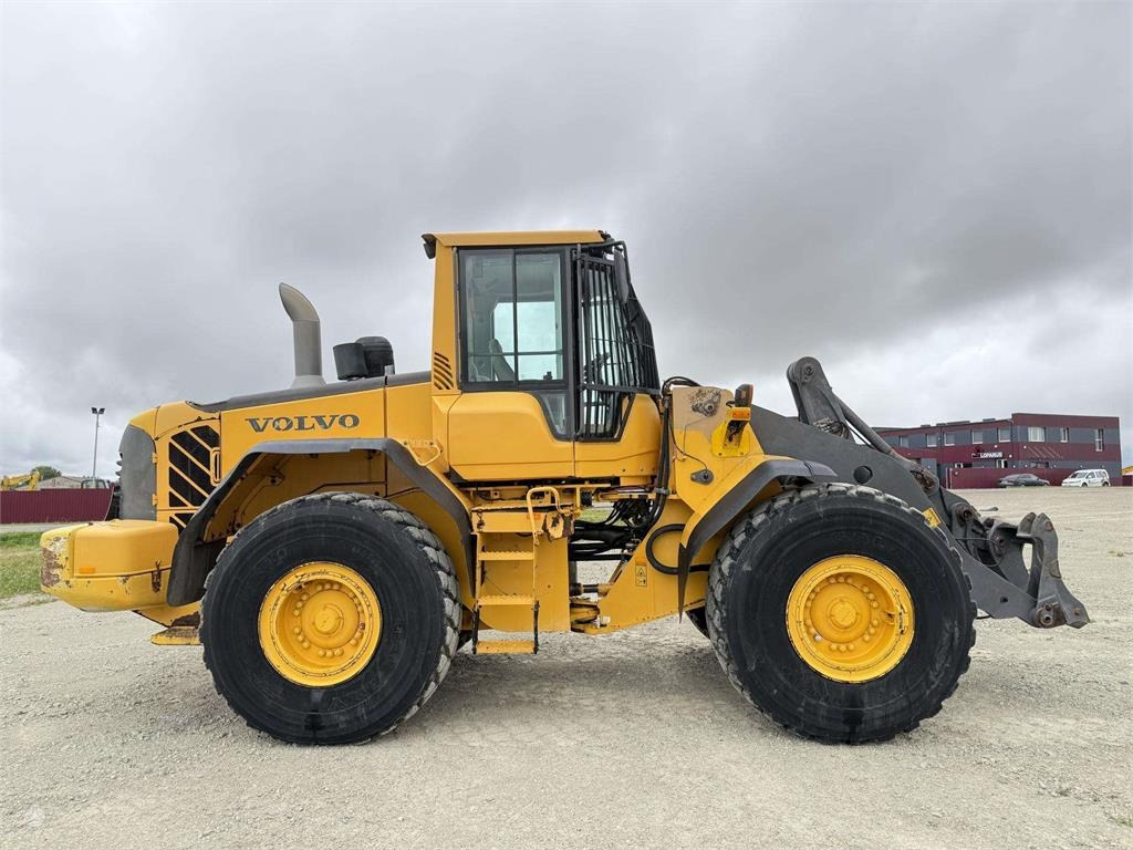 Wiellader Volvo L 120 F , 4rd line , coupler