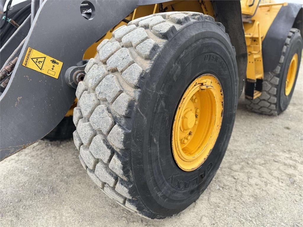 Wiellader Volvo L 120 F , 4rd line , coupler