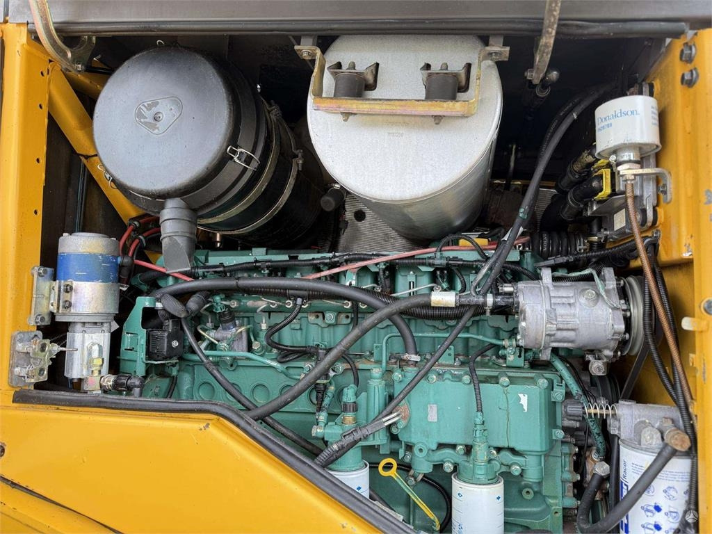 Wiellader Volvo L 120 F , 4rd line , coupler