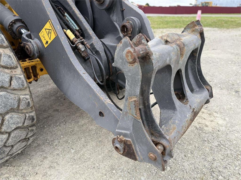 Wiellader Volvo L 120 F , 4rd line , coupler