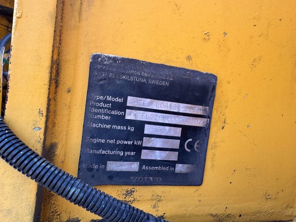 Wiellader Volvo L 220 H ( WITH NEW TYRES )