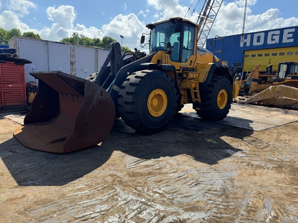 Wiellader Volvo L 220 H ( WITH NEW TYRES )