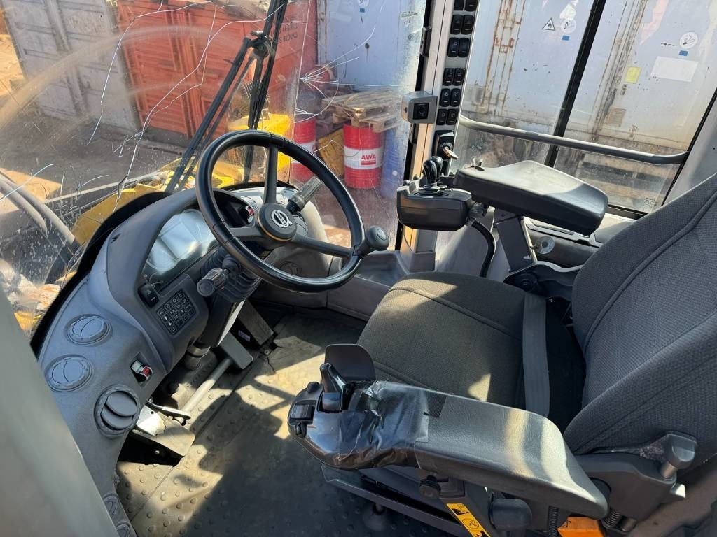 Wiellader Volvo L 220 H ( WITH NEW TYRES )