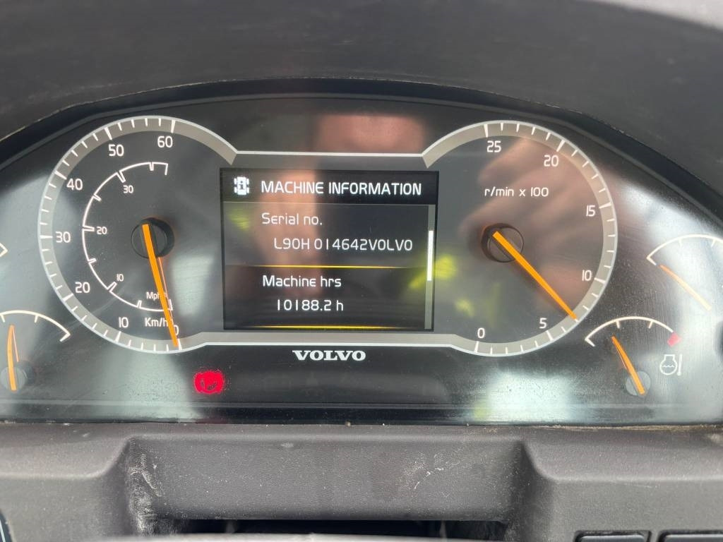 Wiellader Volvo L 90 H (High tip + New tires)