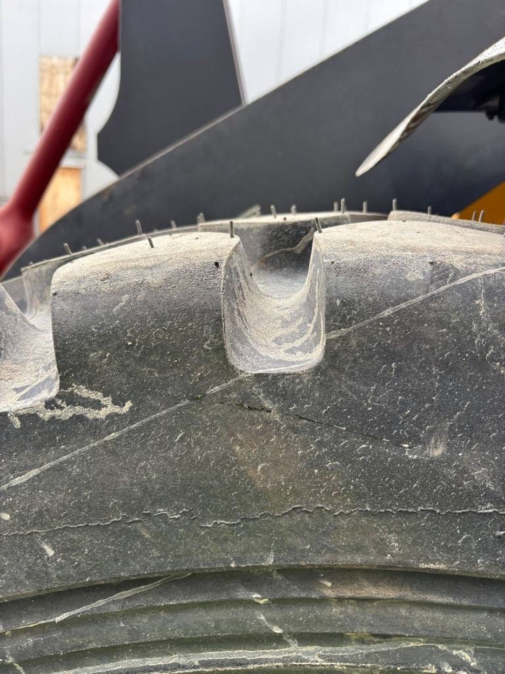 Wiellader Volvo L 90 H (High tip + New tires)