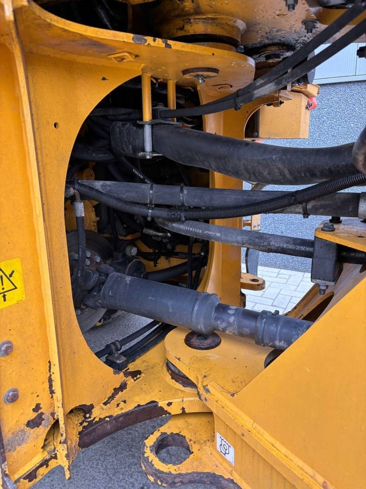 Wiellader Volvo L 90 H (High tip + New tires)