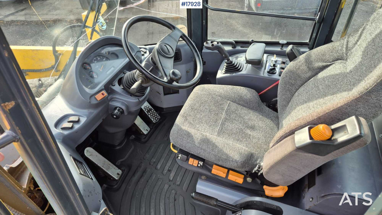 Wiellader Wheel loader KOMATSU WA320-5H (2005)