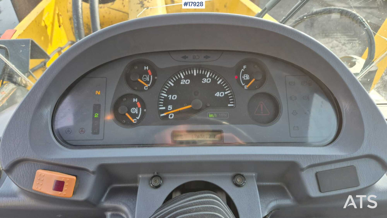 Wiellader Wheel loader KOMATSU WA320-5H (2005)