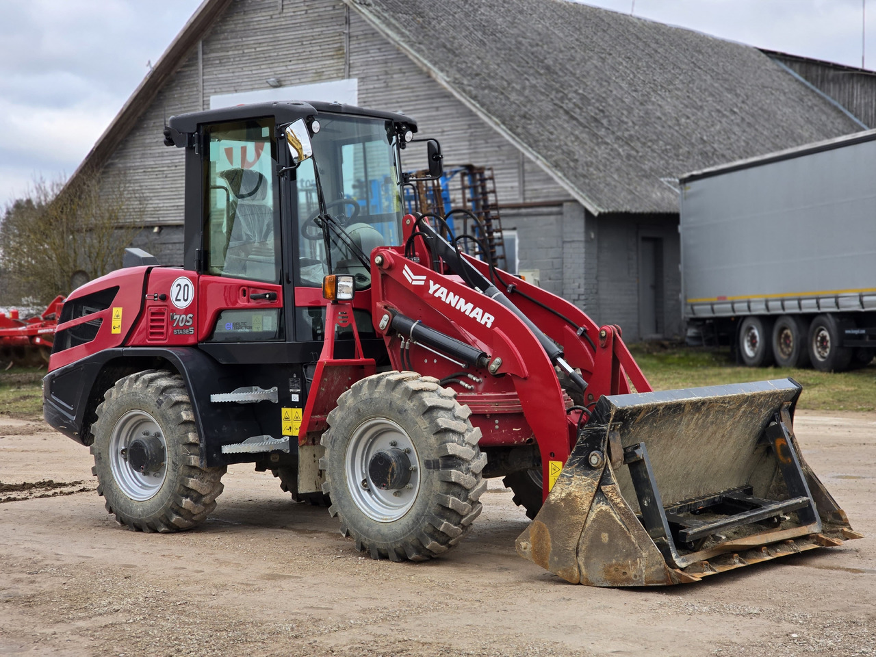 Wiellader YANMAR V70S