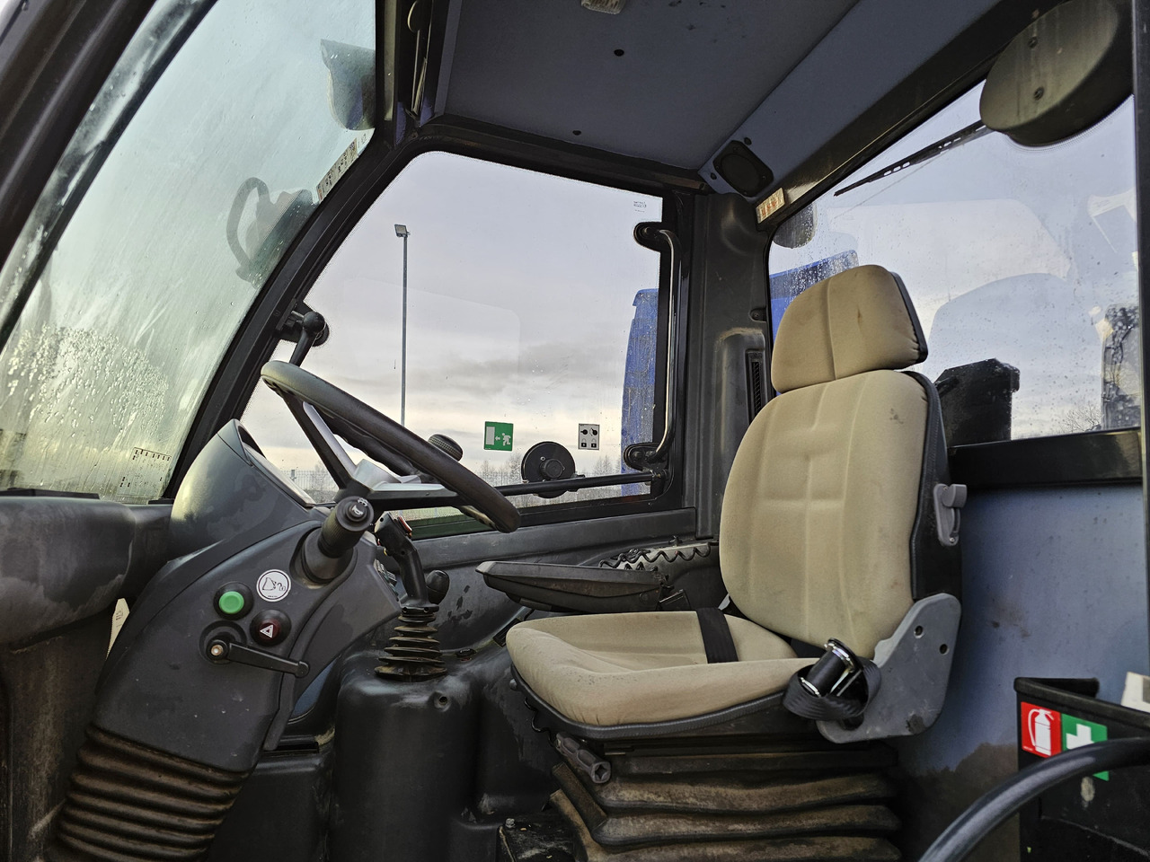 Wiellader YANMAR V8, 744 hours!