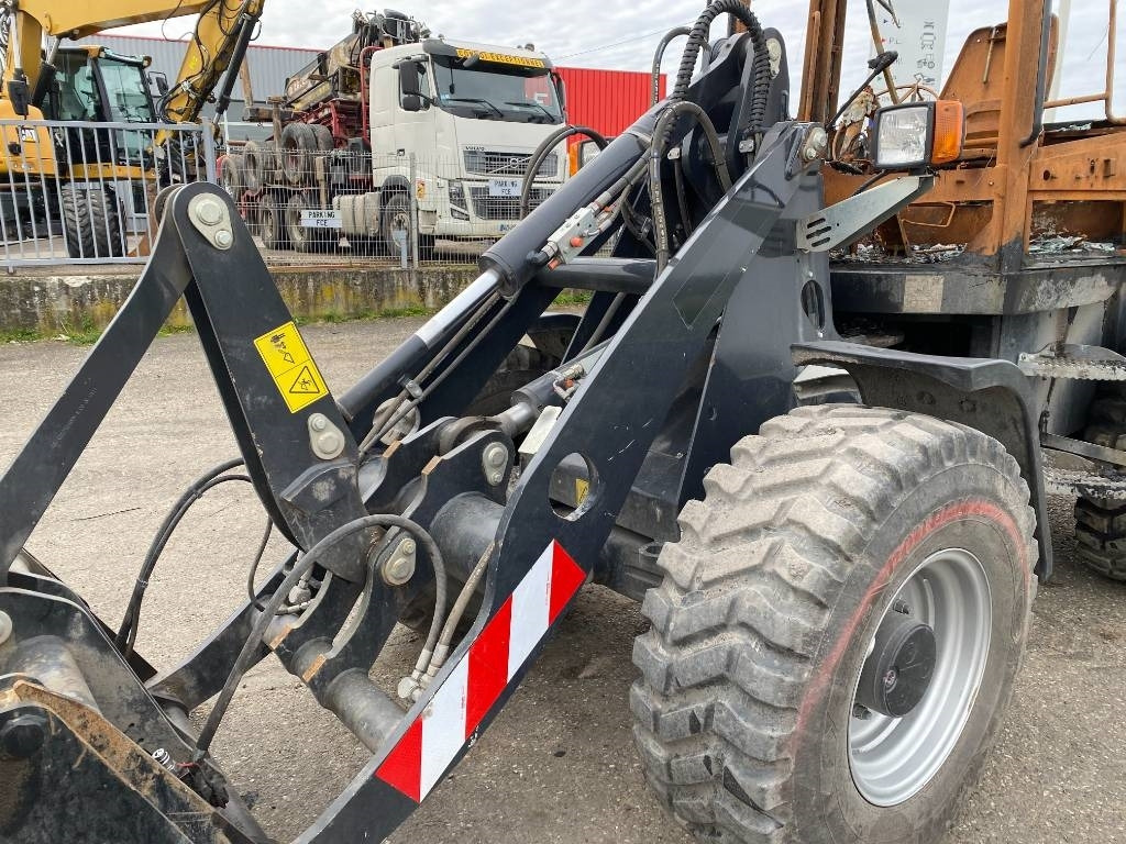 Wiellader Yanmar V 100 / Certificat CE endommagée
