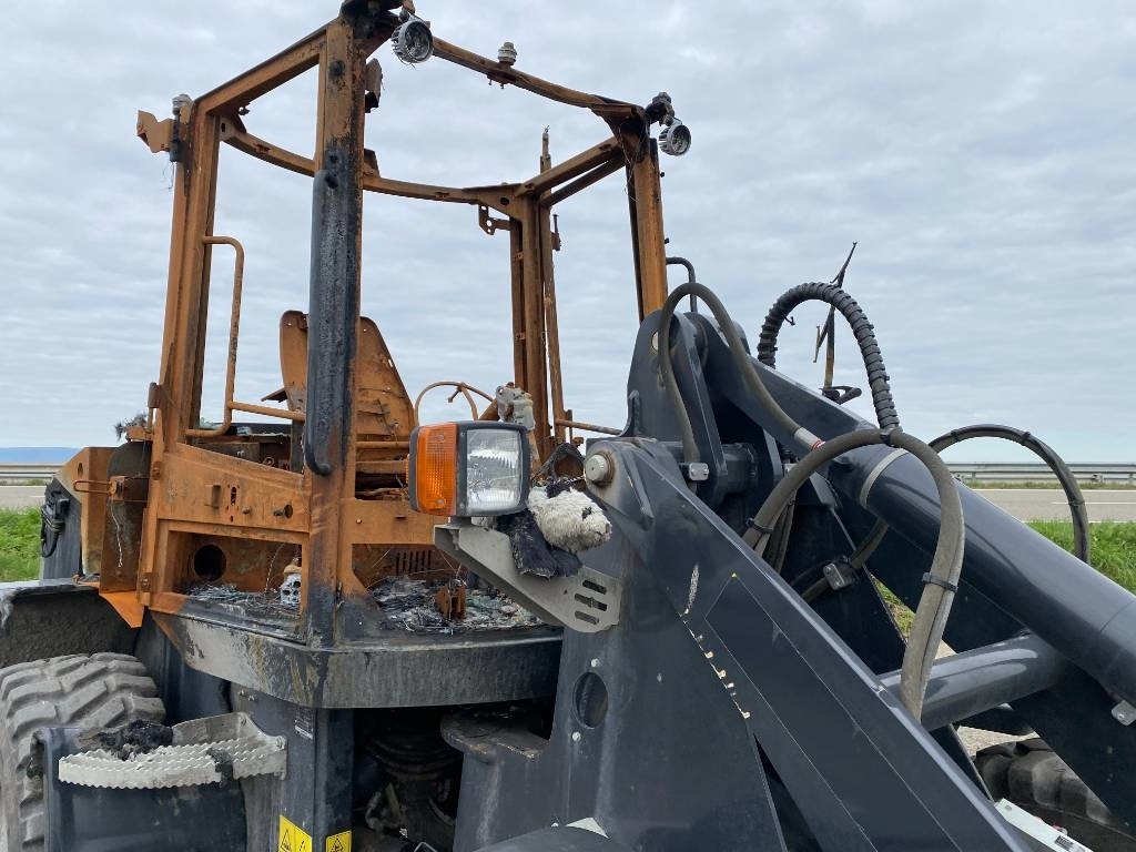 Wiellader Yanmar V 100 / Certificat CE endommagée