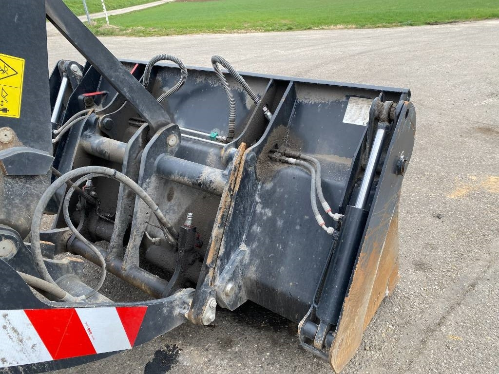 Wiellader Yanmar V 100 / Certificat CE endommagée