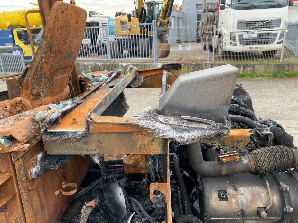 Wiellader Yanmar V 100 / Certificat CE endommagée