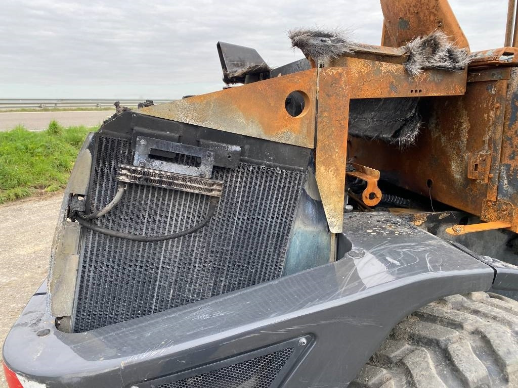 Wiellader Yanmar V 100 / Certificat CE endommagée