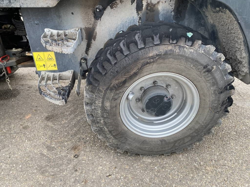 Wiellader Yanmar V 100 / Certificat CE endommagée
