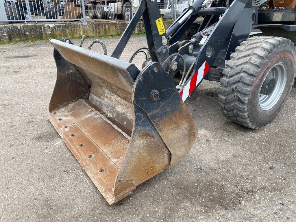Wiellader Yanmar V 100 / Certificat CE endommagée
