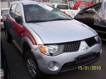 MITSUBISHI L-200 - minibus
