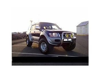 MITSUBISHI PAJERO - minibus