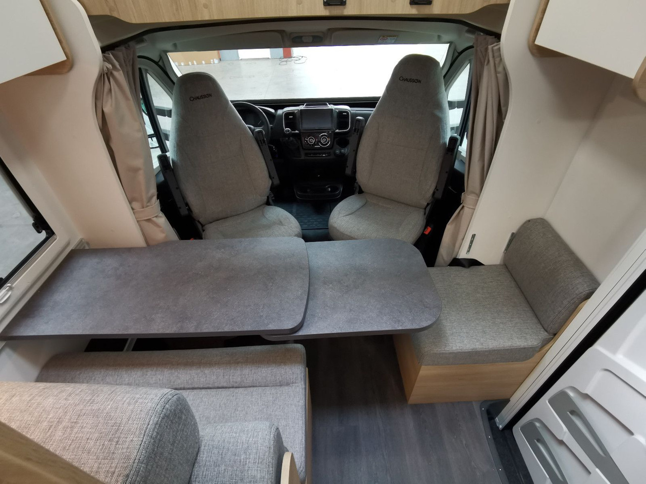 Alkoof camper Chausson C 514 FIRST LINE /140PS / ZUBEHÖR- PAKET / 5.99M