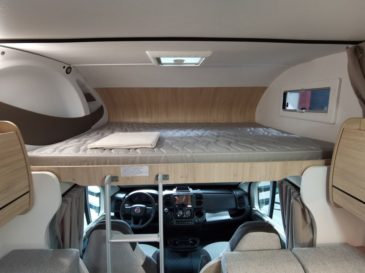 Alkoof camper Chausson C 656 FIRST LINE /-2025- / 140PS / ETAGENBETTEN