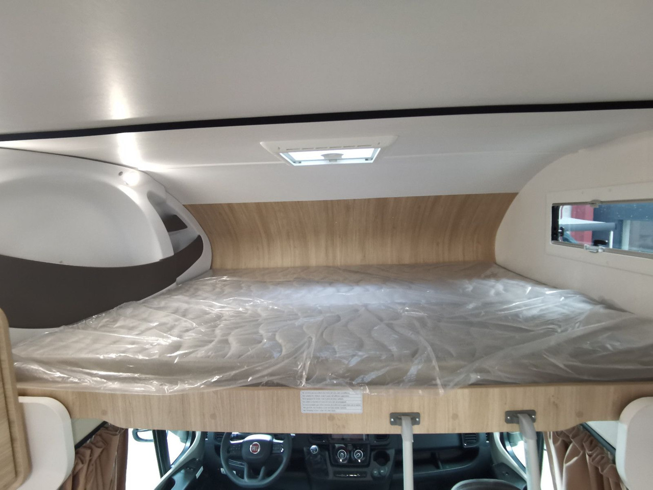 Alkoof camper Chausson C 727 FIRST LINE /140PS / EINZELBETTEN & ALKOVEN