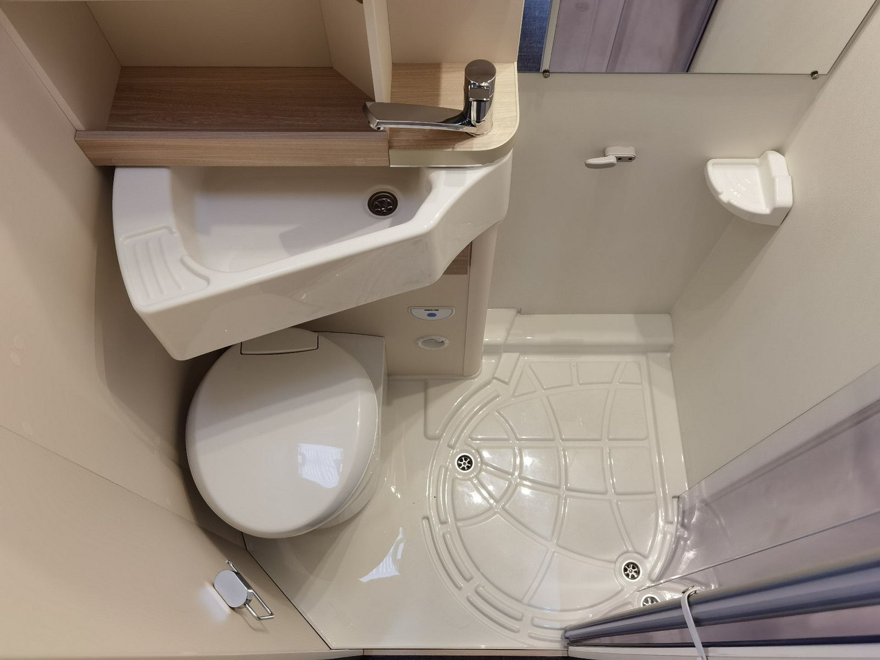 Alkoof camper Eura Mobil ACTIVA ONE 650 HS / MOD. 2026 / TOP- AUSSTATTUNG