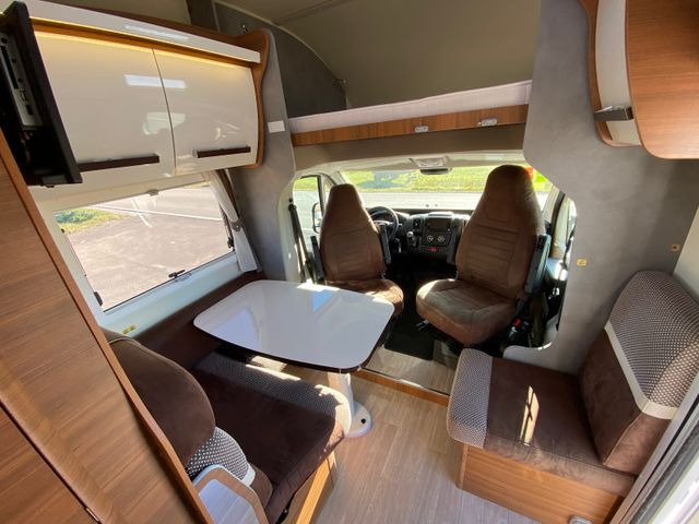 Alkoof camper Miller New York,Einzellbetten. AHK,TV,Solar