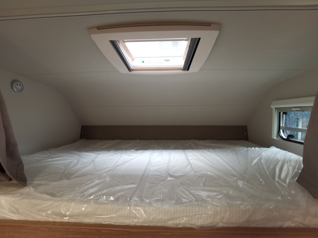 Alkoof camper Weinsberg CARAHOME 600 DKG/ -2025 - / 140PS / ETAGENBETTEN